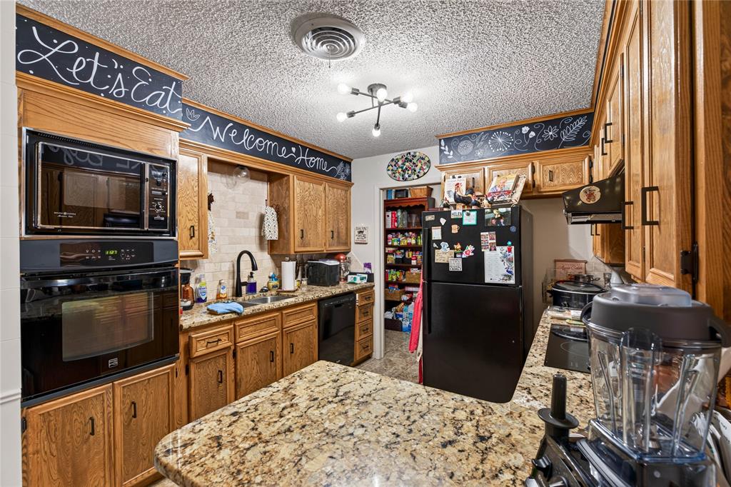 44 Surrey Square - Photo 18