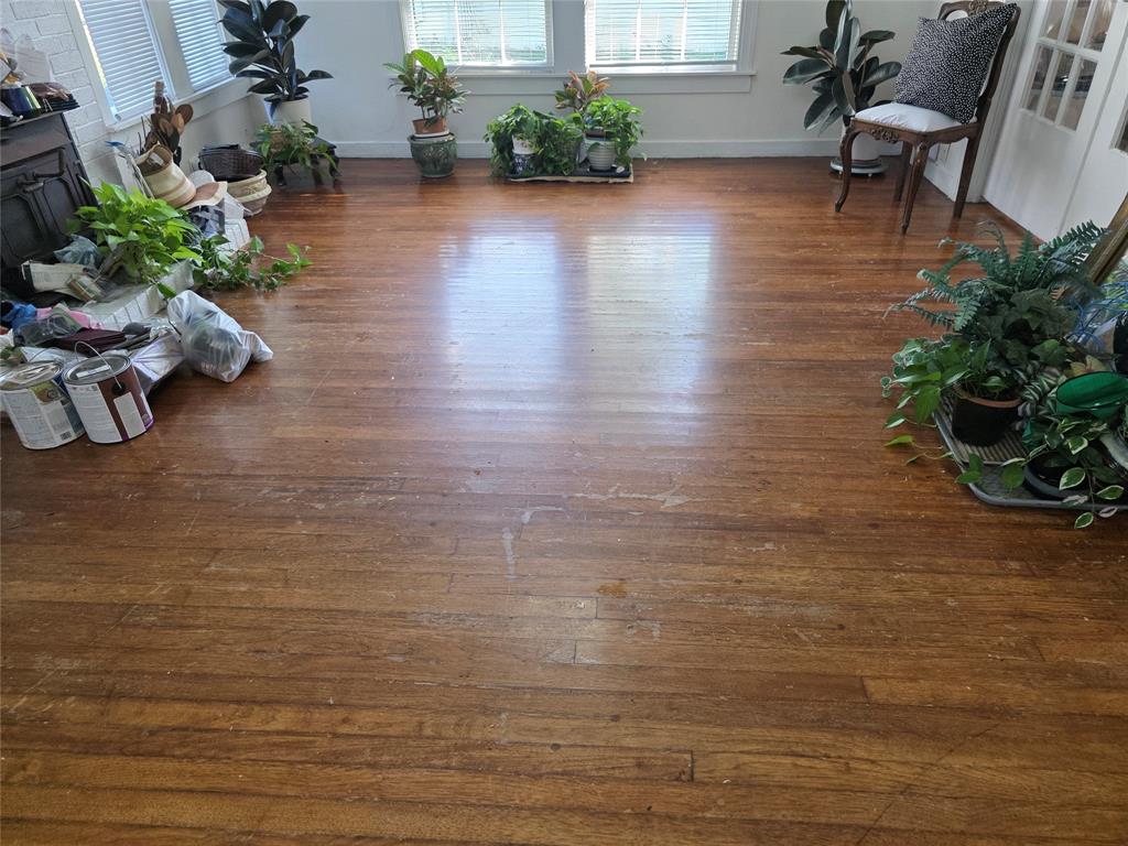 810 N Main - Photo 2