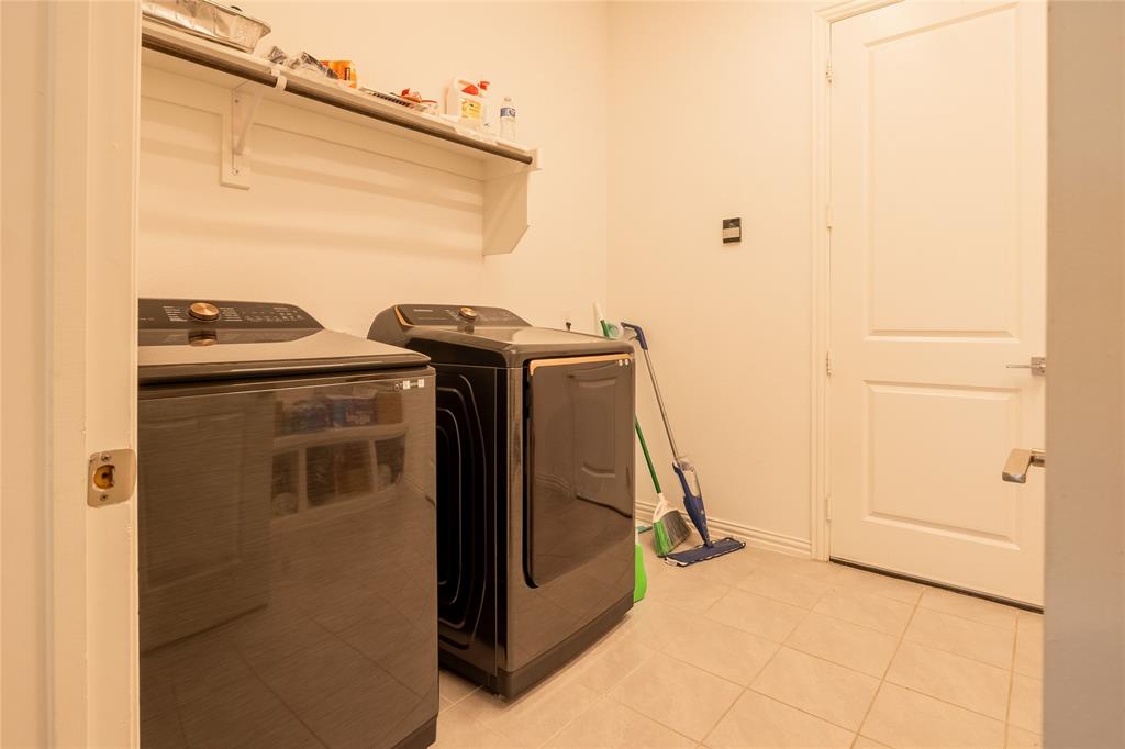 8305 Pine Valley Drive - Photo 37