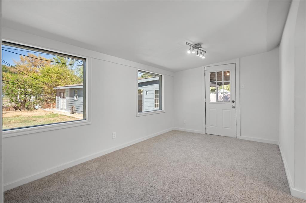 2005 Tisinger Avenue - Photo 10