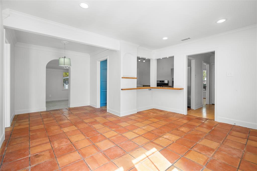 2005 Tisinger Avenue - Photo 2