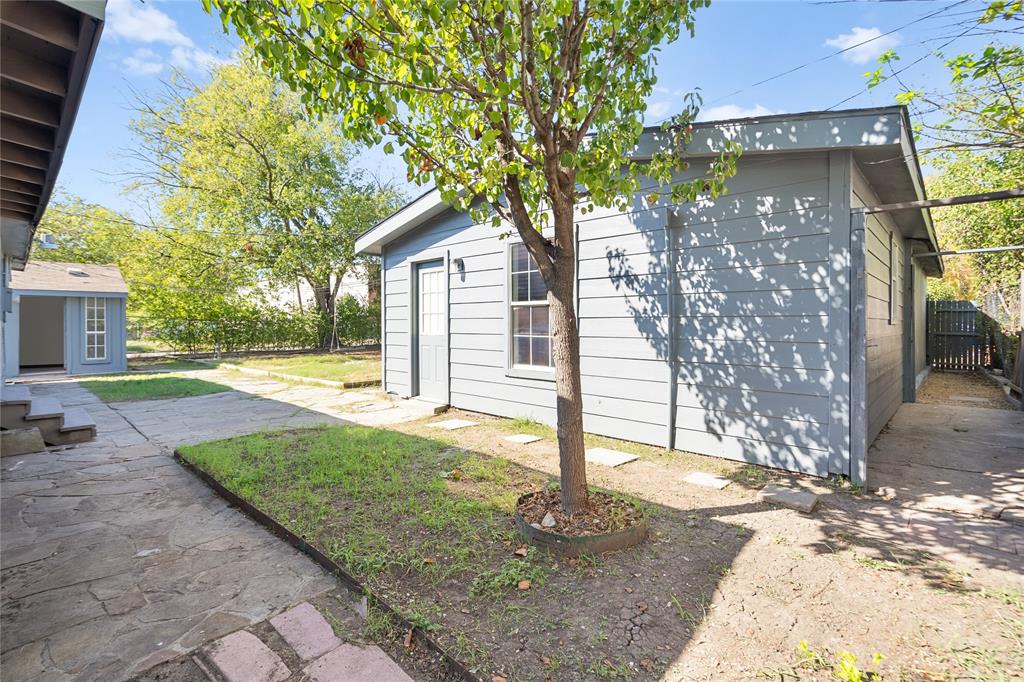 2005 Tisinger Avenue - Photo 20