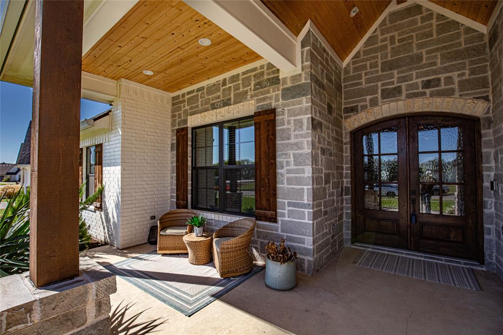 317 Champions Way - Photo 2