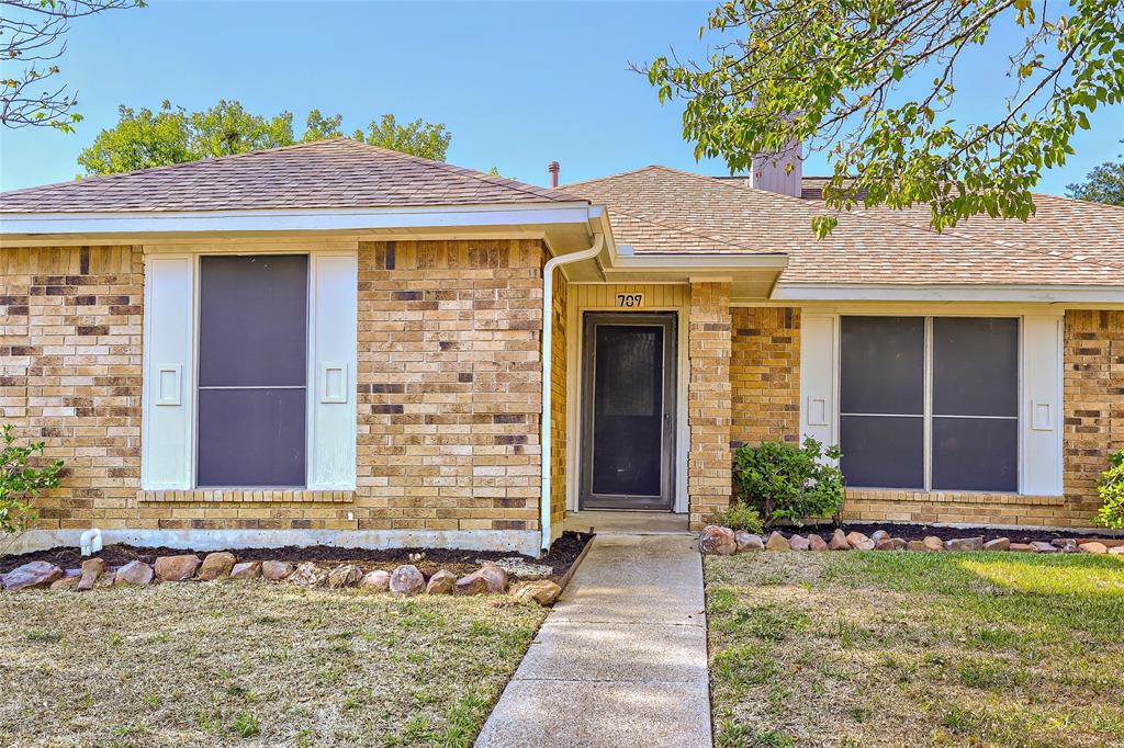 709 Bridgewater Lane - Photo 3
