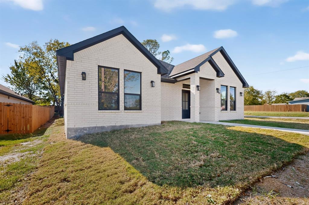 1309 N BRECKENRIDGE Street - Photo 2