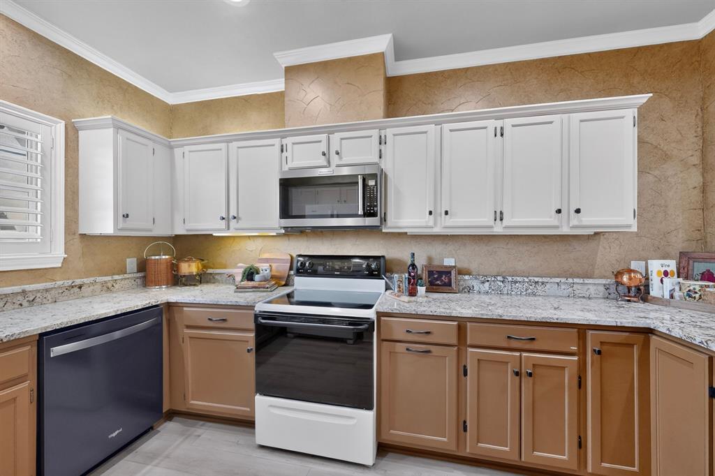 5310 Keller Springs Road - Photo 10