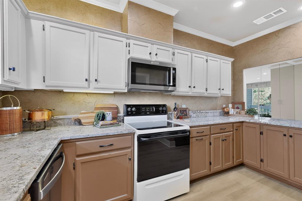 5310 Keller Springs Road - Photo 9