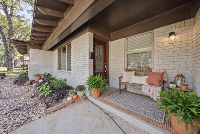 6404 Ravenswood Drive