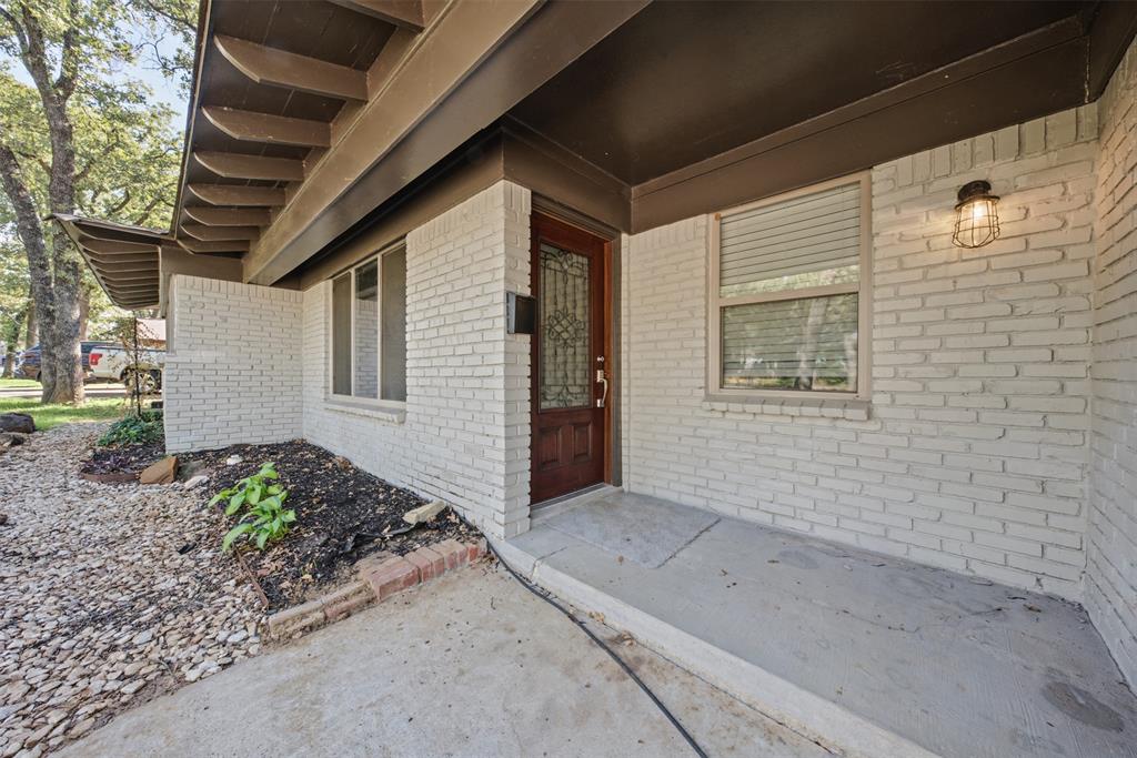 6404 Ravenswood Drive - Photo 3