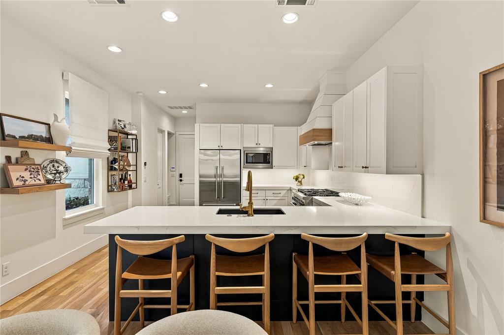 5520 Martel Avenue - Photo 8