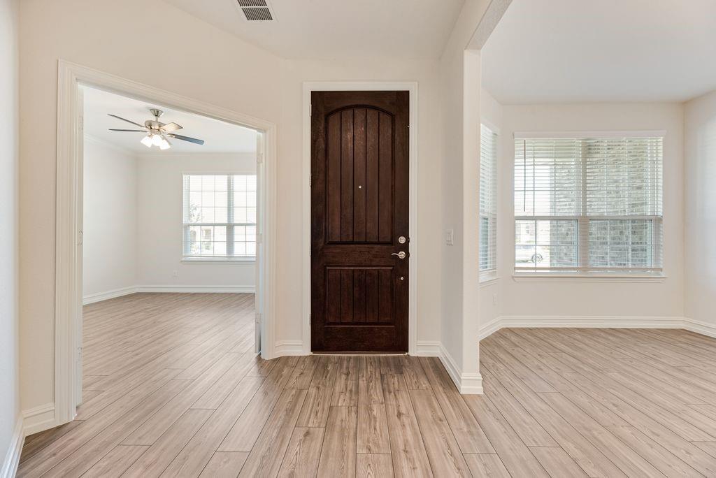 1112 Cornerstone Drive - Photo 4