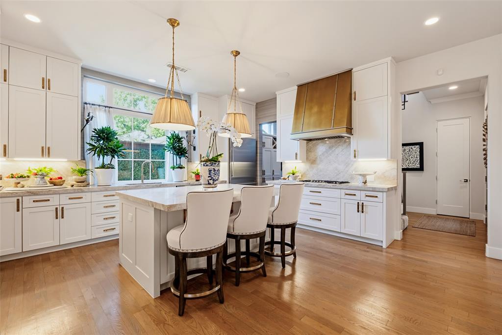 3716 N Versailles Avenue - Photo 8