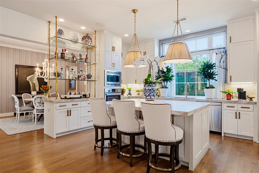 3716 N Versailles Avenue - Photo 9