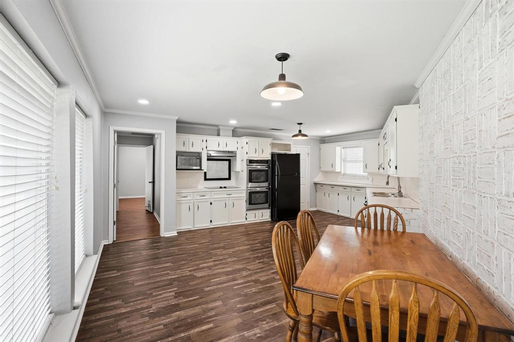 1501 Edgewater Road - Photo 8