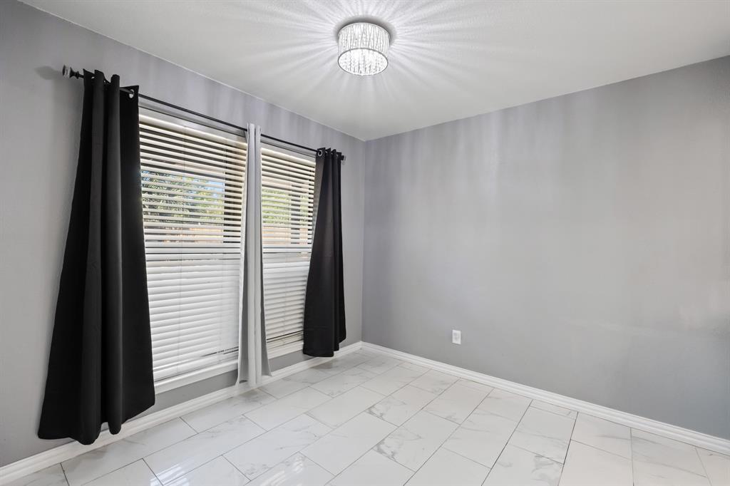 726 Danvers Lane - Photo 5