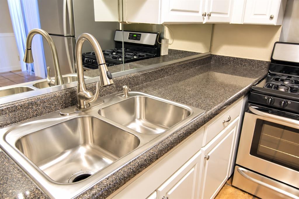 9803 Park Lane Place - Photo 6