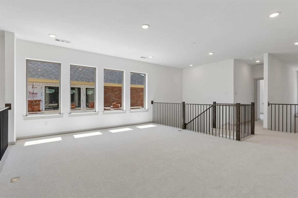 5355 Roselyn Way - Photo 14