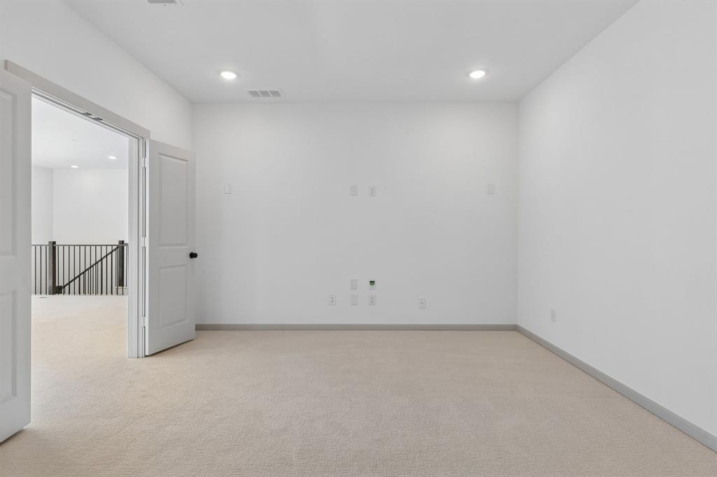 5355 Roselyn Way - Photo 15