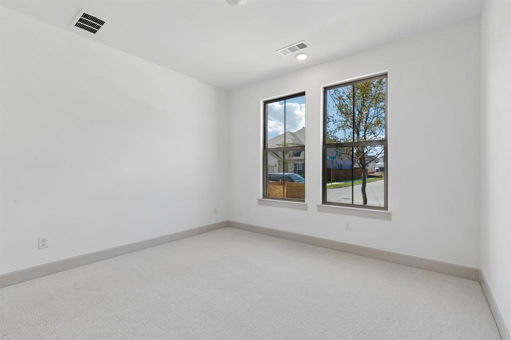 5355 Roselyn Way - Photo 16