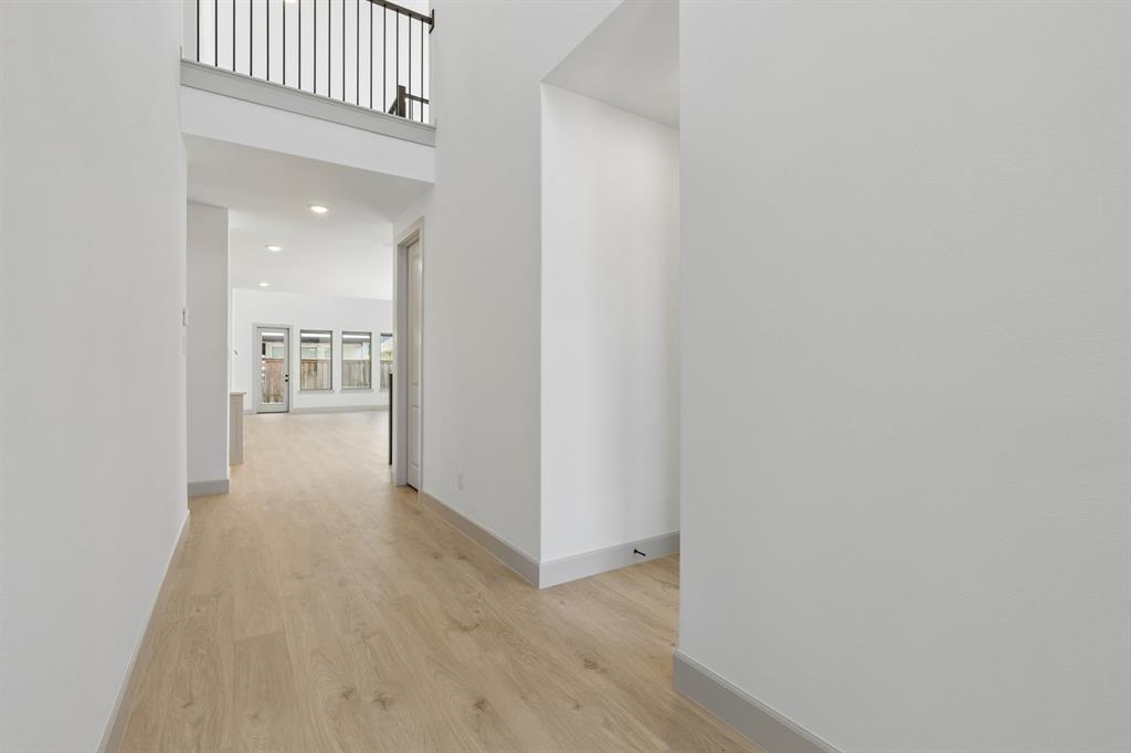 5355 Roselyn Way - Photo 4