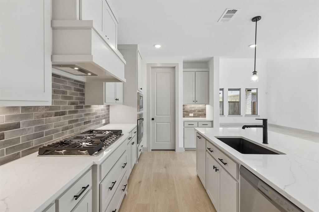 5355 Roselyn Way - Photo 8