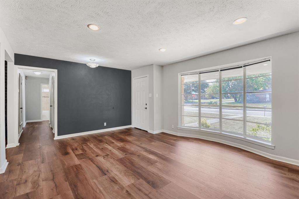 701 Knollridge Drive - Photo 2