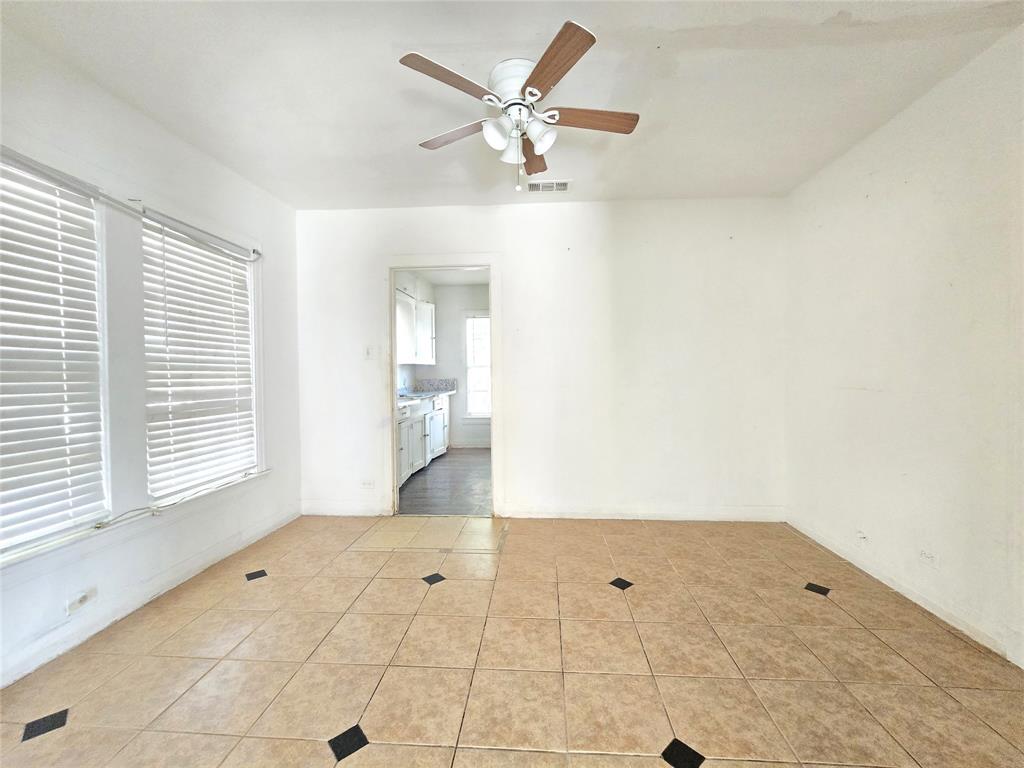 2806 Harlandale Avenue - Photo 3