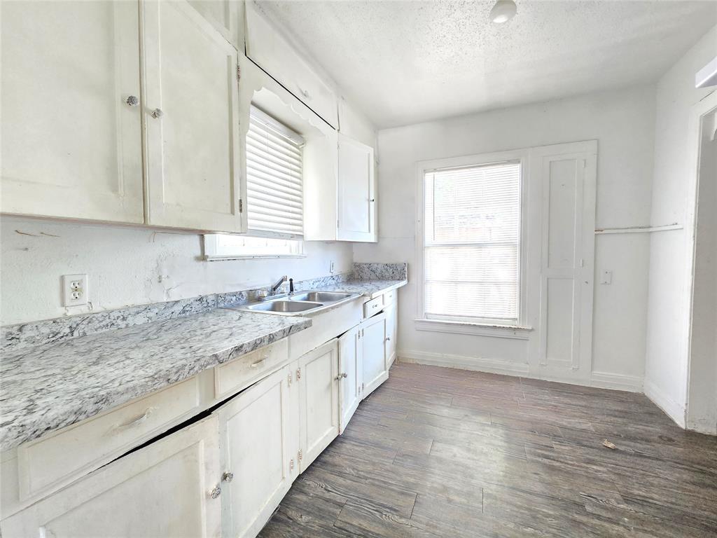 2806 Harlandale Avenue - Photo 4