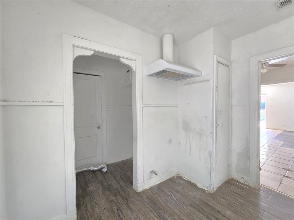 2806 Harlandale Avenue - Photo 5