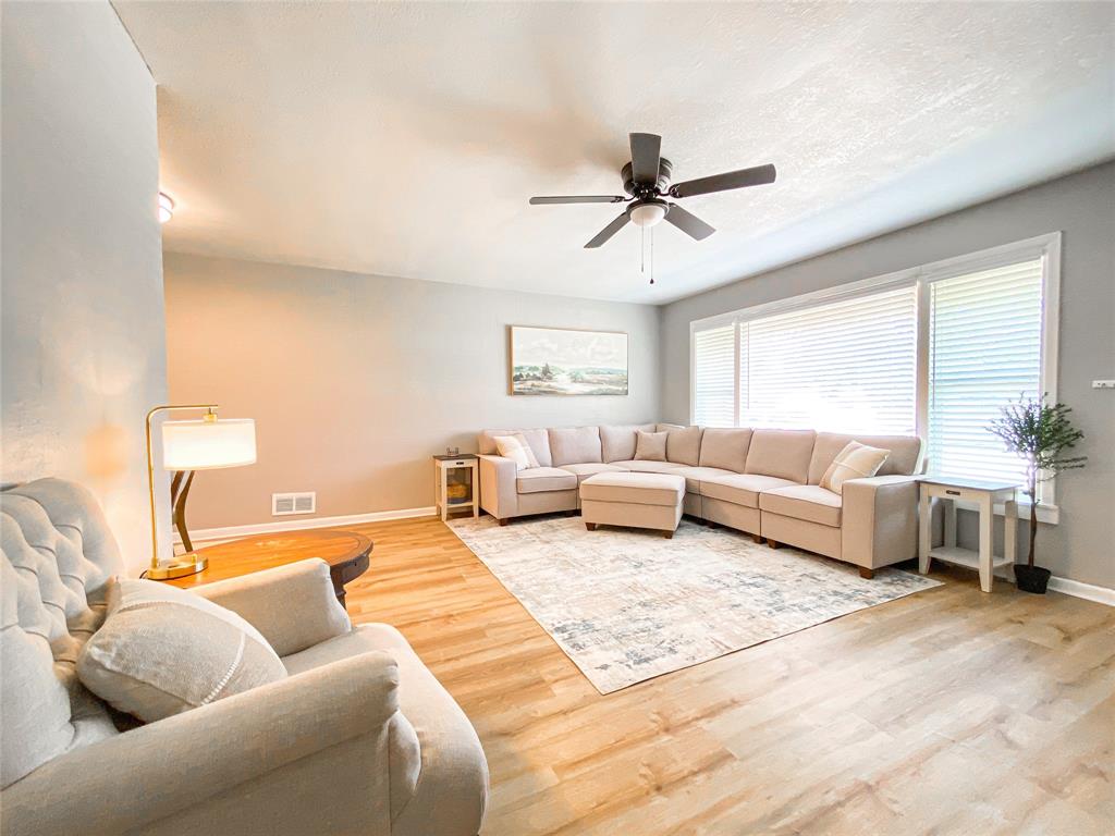 2466 Garfield Avenue - Photo 6