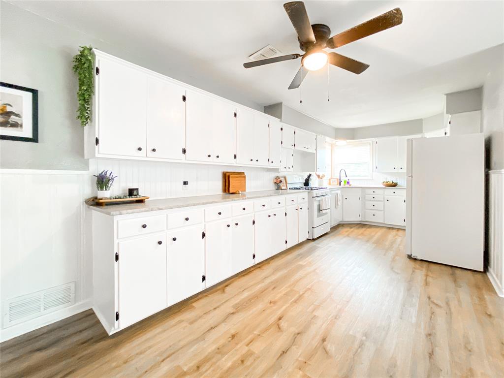2466 Garfield Avenue - Photo 8