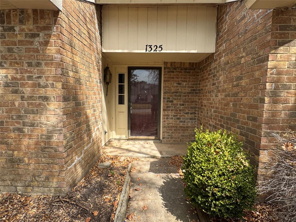 1325 Crestview Drive - Photo 2