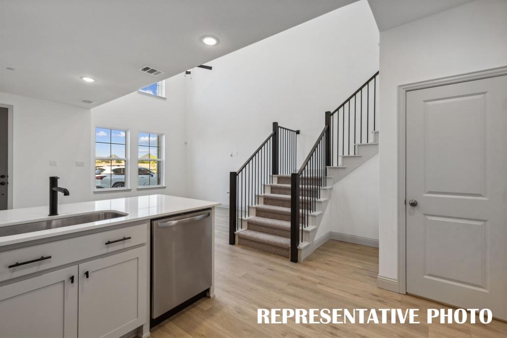 1035 Splitrock Drive - Photo 8