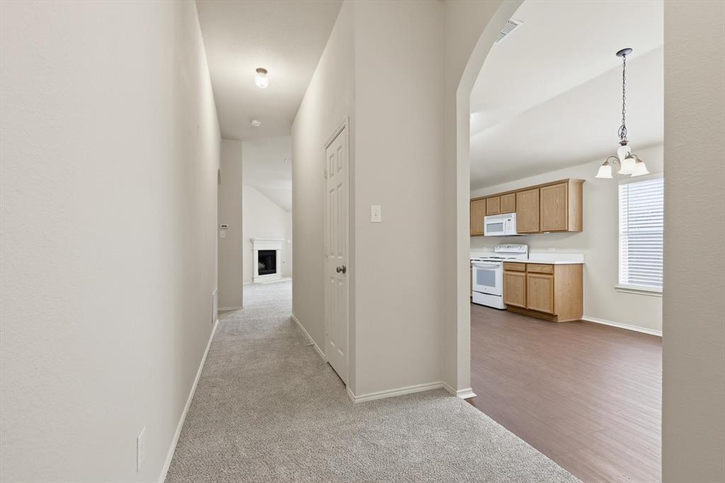 420 Dartmoor Drive - Photo 4