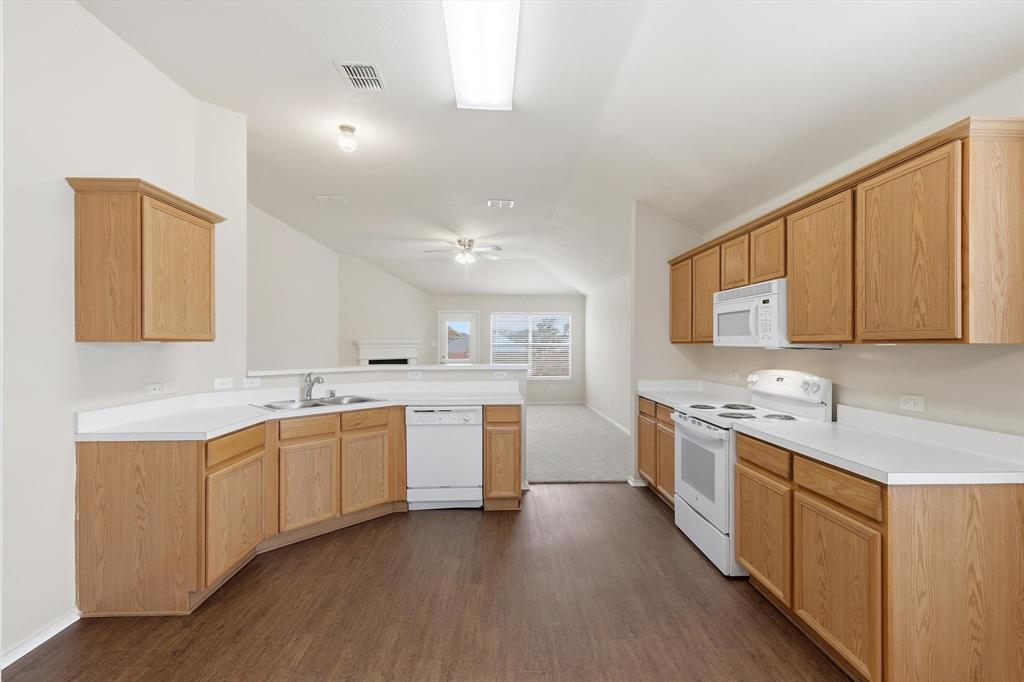 420 Dartmoor Drive - Photo 8
