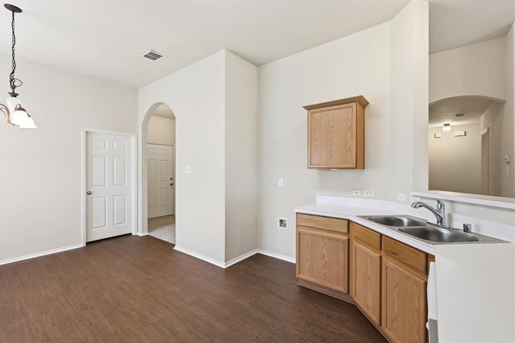 420 Dartmoor Drive - Photo 9