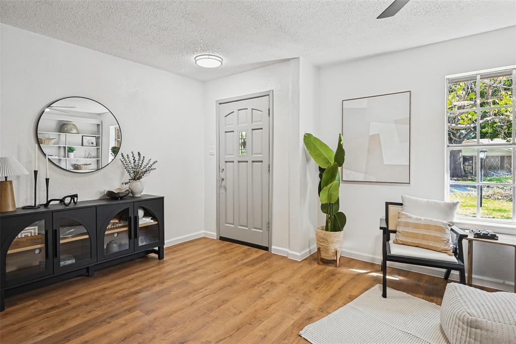1110 Johnson Street - Photo 2