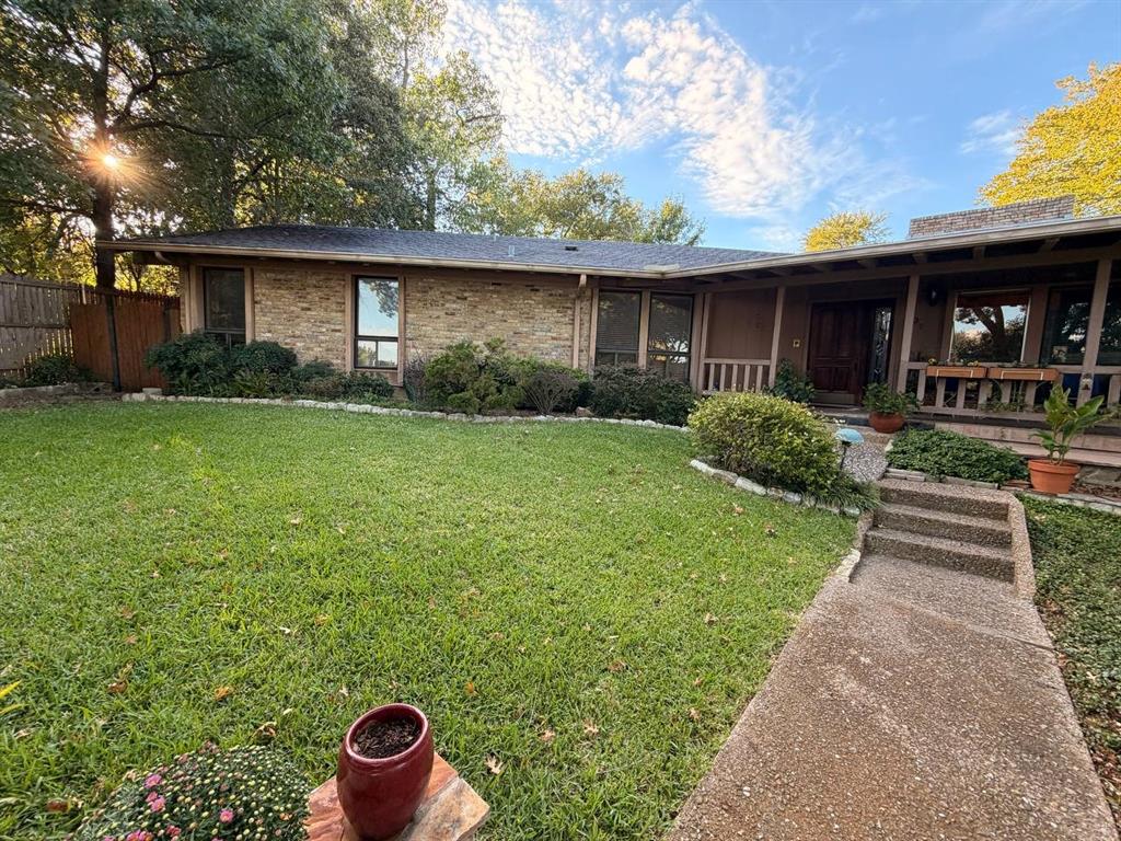301 San Mateo Court - Photo 2