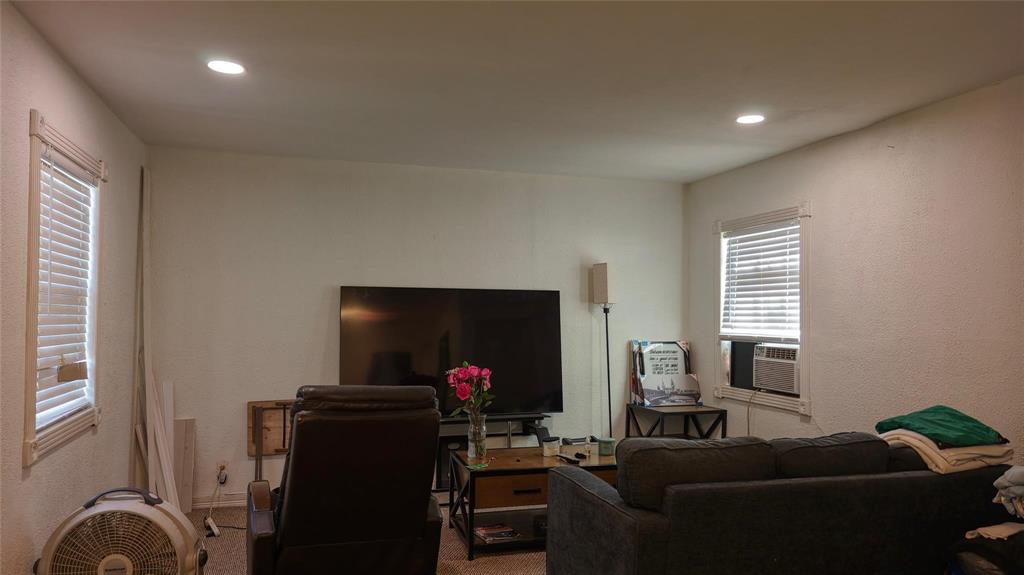 2536 Jennings Avenue - Photo 3