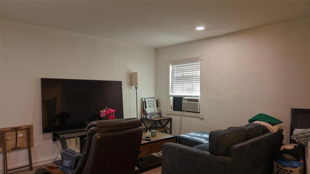 2536 Jennings Avenue - Photo 4