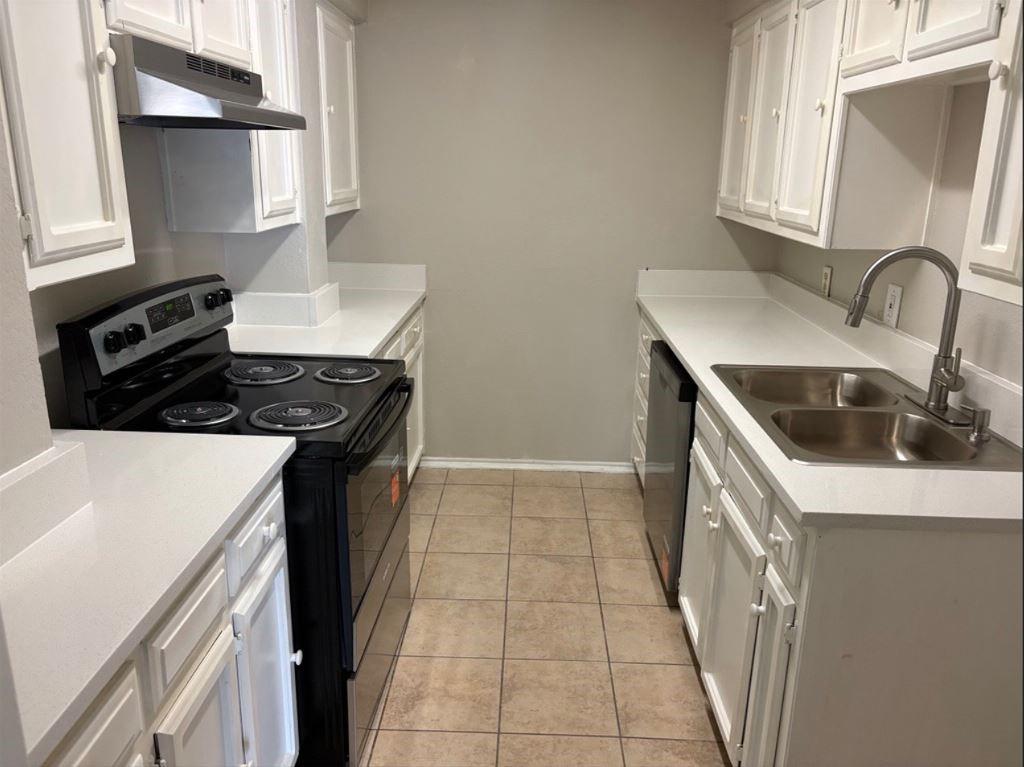 806 Prairie Creek Drive - Photo 2