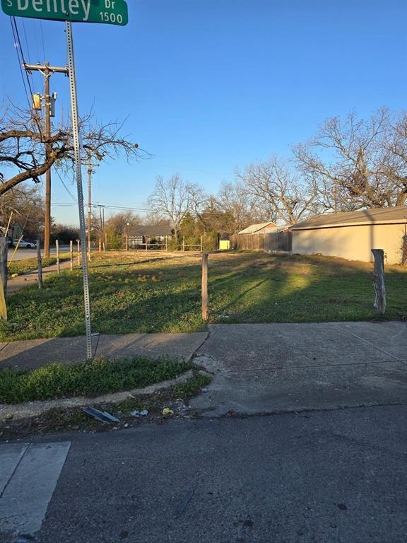 1547 S Denley Drive - Photo 3