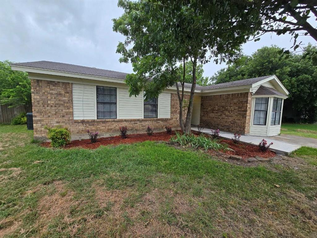 504 White Oak Lane - Photo 1