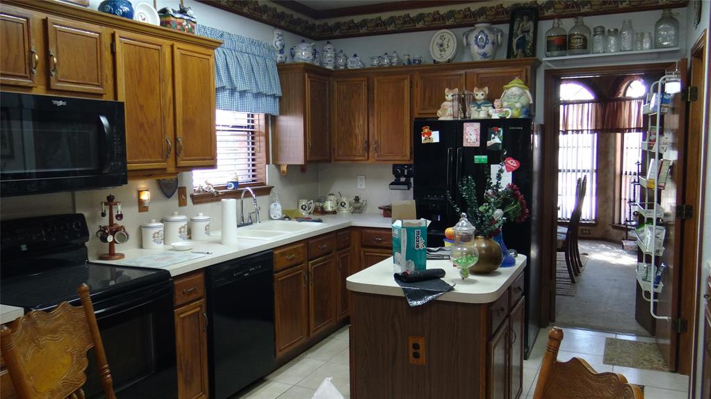 1039 Cassion Drive - Photo 4