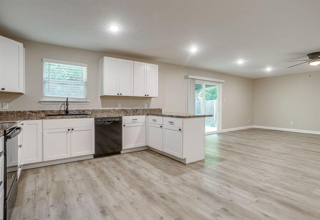 7412 Ewing Avenue - Photo 3