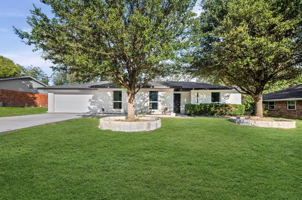 1321 E Windsor Drive - Photo 1