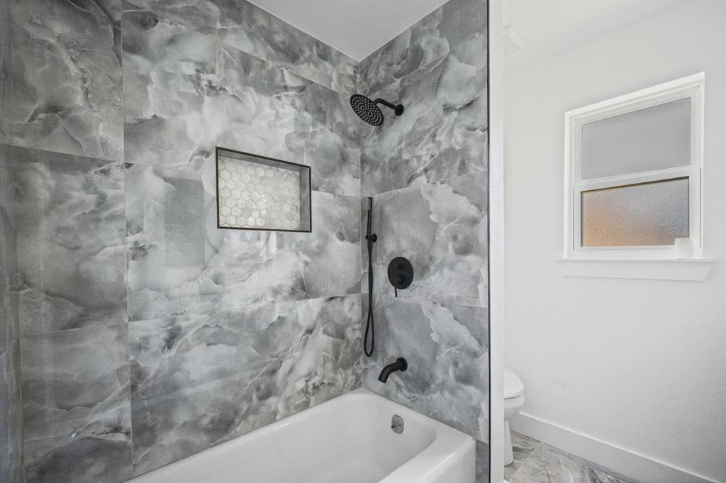 1321 E Windsor Drive - Photo 22