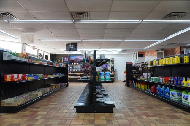 1555 W Carrier Parkway