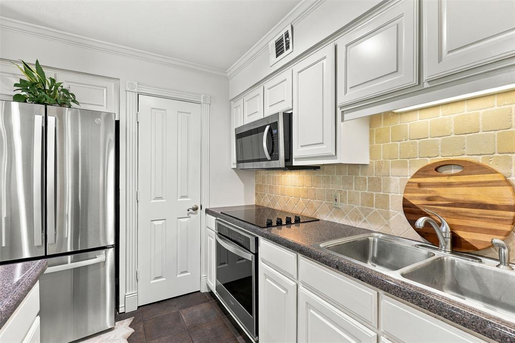 63 One Main Place - Photo 13