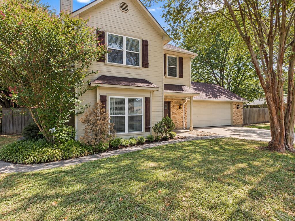 815 Lucas Drive - Photo 2